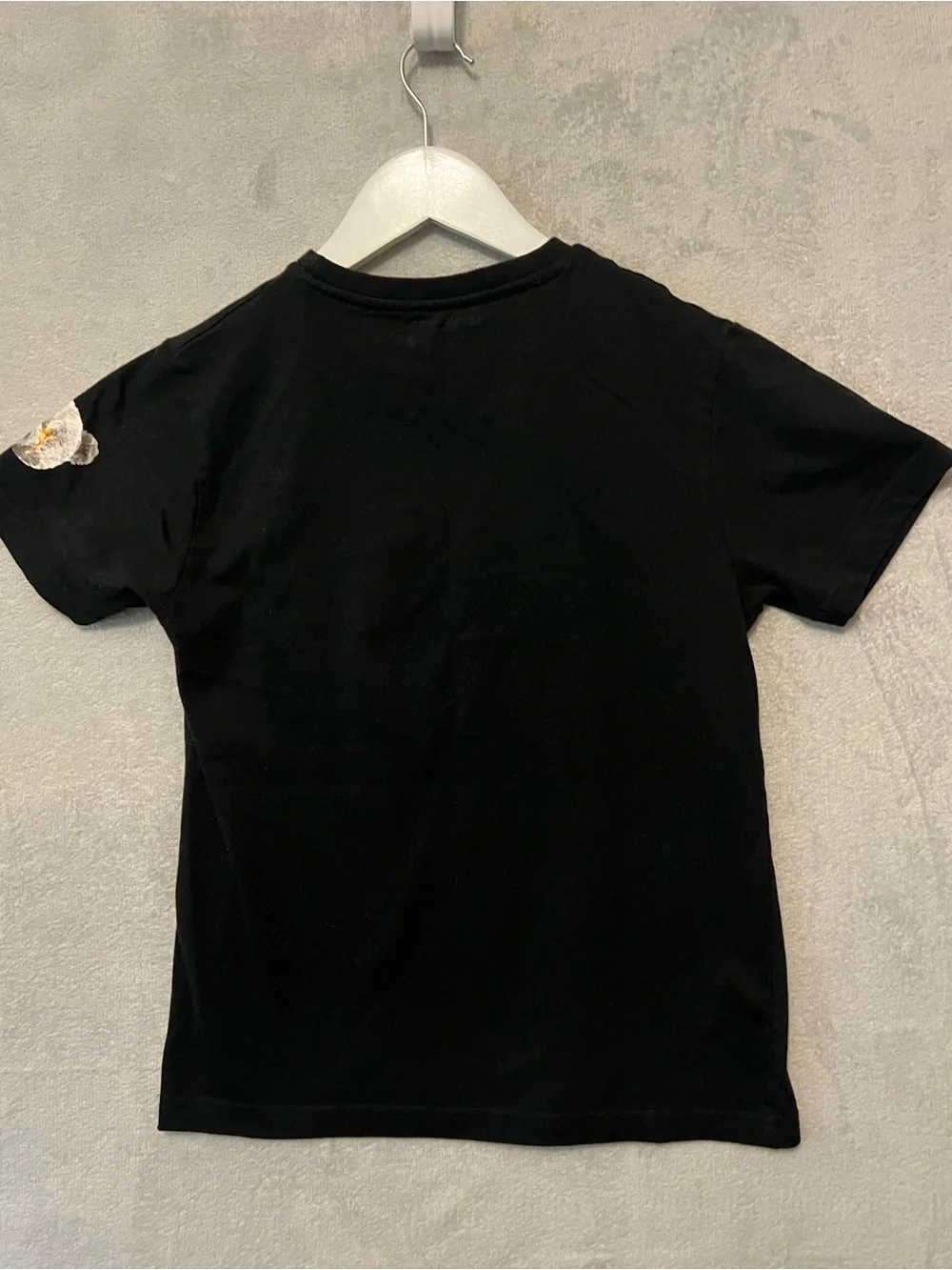 Seven Souls Kids' Black 'Never Surrender' Graphic Tee with Bear Print